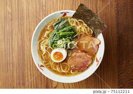 醤油豚骨ラーメン 75112211