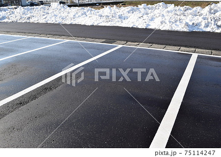 除雪した駐車場 除雪した駐車場 75114247