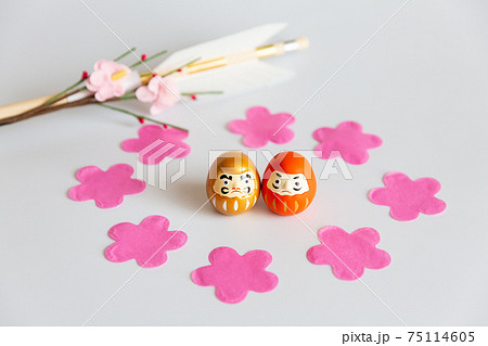 花びらとダルマ 合格 当選 祈願のイメージ 花びらとダルマ 合格 当選 祈願のイメージ 75114605