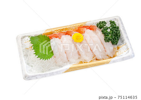 スーパーの食品トレーの赤海老、甘海老【白背景】 75114635