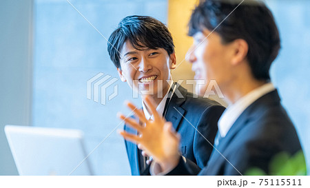 ビジネス　男性　オフィスワーク　パソコン操作　人材育成 75115511