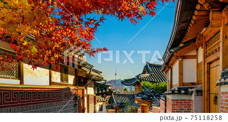 Autumn seasons at Bukchon Hanok Village. Traditional Korean style architecture in Seoul,Korea. Autumn seasons at Bukchon Hanok Village. Traditional Korean style architecture in Seoul,Korea. 75118258
