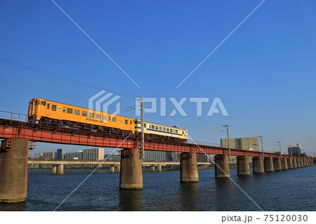 日南線、気動車、大淀川を渡る 75120030