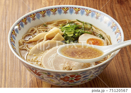 背脂醤油ラーメン 背脂醤油ラーメン 75120567