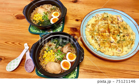 おうちで作る美味しい醤油チャーシューラーメンとシーフードチヂミ 75121146