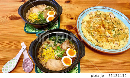 おうちで作る美味しい醤油チャーシューラーメンとシーフードチヂミ 75121152