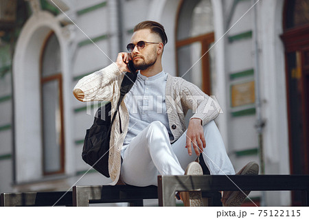 Young businessman in a summer city 75122115