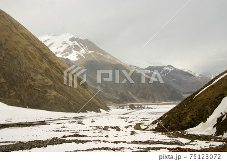 グルジア軍道と大コーカサス山脈 75123072
