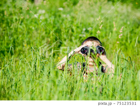 Kid with binocular Kid with binocular 75123531