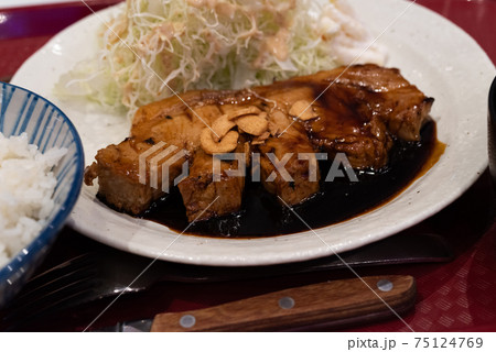美味しそうなトンテキ 美味しそうなトンテキ 75124769