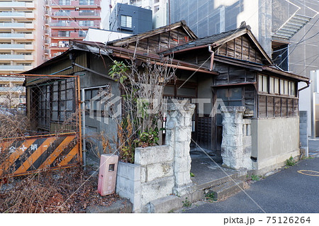 放棄された廃屋 放棄された廃屋 75126264