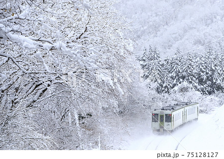 雪の米坂線 75128127