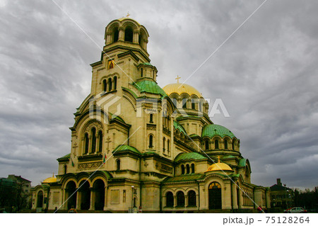 ブルガリアの首都ソフィアにあるアレクサンドル ネフスキー大聖堂の写真素材