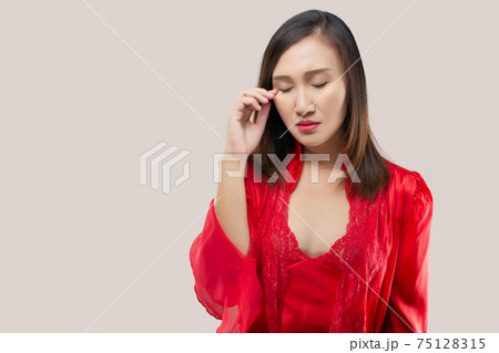 Have itching in the eye Have itching in the eye 75128315