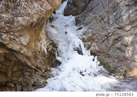 一平の滝氷瀑 75128563