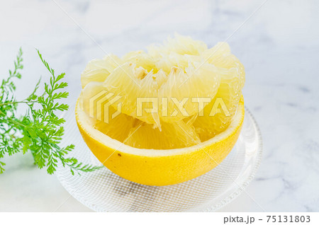 皮をむいた文旦 75131803