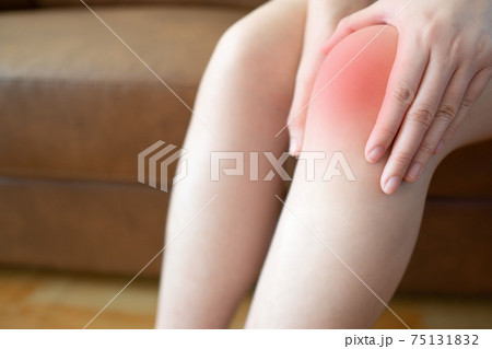 Young woman suffering from knee pain w/ redness, swelling and stiffness symptoms. Causes of painful include injury, tendinitis, knee bursitis, osteoarthritis, rheumatoid arthritis or bone fractures. Young woman suffering from knee pain w/ redness, swelling and stiffness symptoms. Causes of painful include injury, tendinitis, knee bursitis, osteoarthritis, rheumatoid arthritis or bone fractures. 75131832