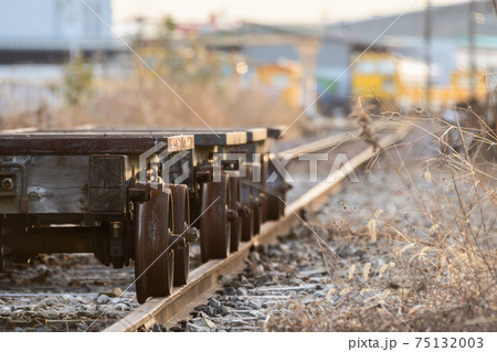 工場のトロッコ台車の写真素材 [75132003] - PIXTA