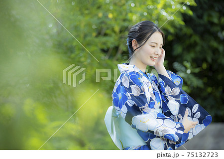浴衣の女性　 75132723