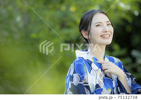 浴衣の女性　 75132738