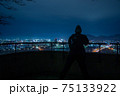 夜景を眺める彼氏 75133922