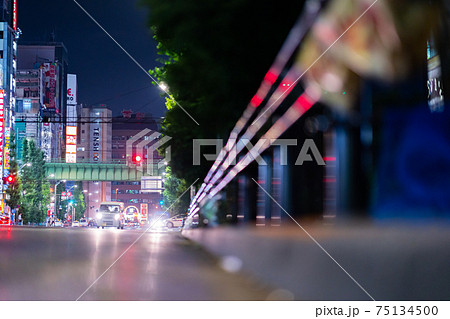 秋葉原 千代田区 午後 夜 深夜 メイド オタク 都心 風景 東京 道路 アニメ 車 電車 電気街の写真素材