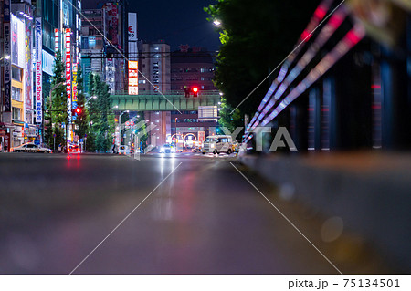 秋葉原 千代田区 午後 夜 深夜 メイド オタク 都心 風景 東京 道路 アニメ 車 電車 電気街の写真素材