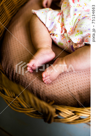 赤ちゃんのかわいい足 75134663