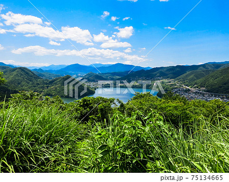 山の上から見た相模湖 75134665