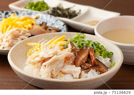 奄美の郷土食の鶏飯 75136629