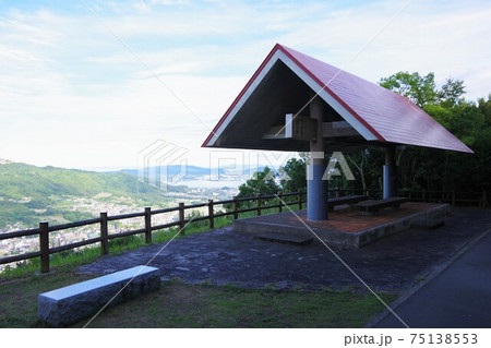 香川県高松市 屋島にある展望台から牟礼町方面を望む 香川県高松市 屋島にある展望台から牟礼町方面を望む 75138553