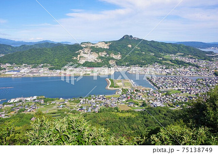 香川県高松市 屋島から五剣山・牟礼町方面を望む 香川県高松市 屋島から五剣山・牟礼町方面を望む 75138749
