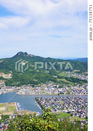 香川県高松市　屋島から五剣山・牟礼町方面を望む 75138751