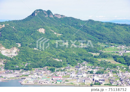 香川県高松市 屋島から五剣山・牟礼町方面を望む 香川県高松市 屋島から五剣山・牟礼町方面を望む 75138752
