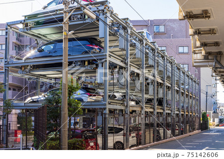 日本の集合住宅の立体駐車場 日本の集合住宅の立体駐車場 75142606