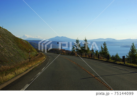 美幌峠から屈斜路湖を望む 75144099