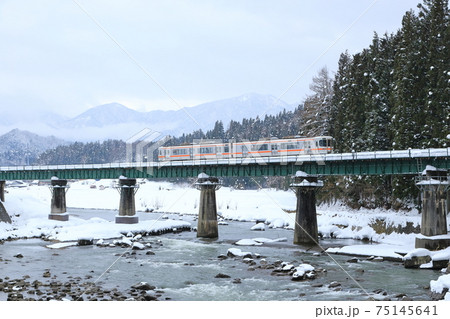 冬の高山本線 75145641
