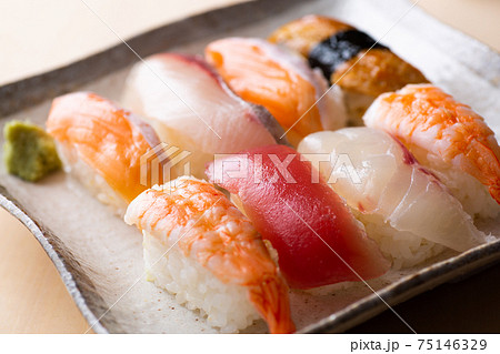 日本の寿司 75146329