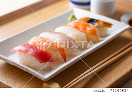 日本の寿司 75146334