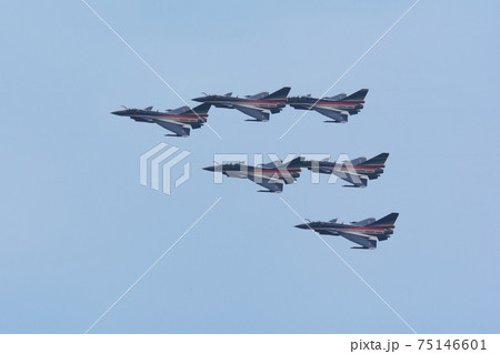 中国空軍J-10八一飛行表演隊デルタ隊形 75146601