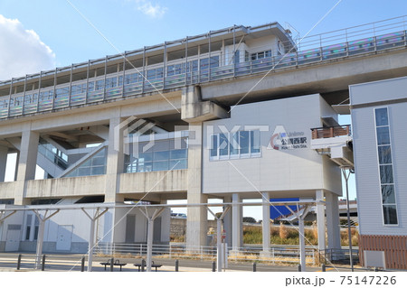 リニアモーターカーの乗車駅（公園西駅　リニモ　愛知県 長久手市） 75147226