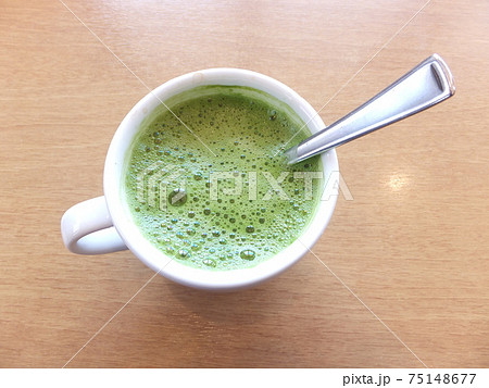 抹茶オレでほっとひと息♪　リラックスタイム 75148677