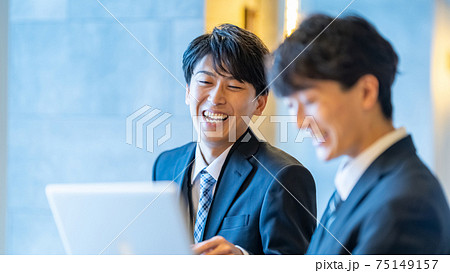 ビジネス　男性　オフィスワーク　パソコン操作　人材育成 75149157