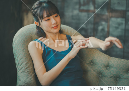 10代後半女子の腕ケア 10代後半女子の腕ケア 75149321