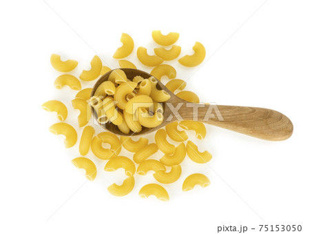 Spaghetti isolated on white background 75153050