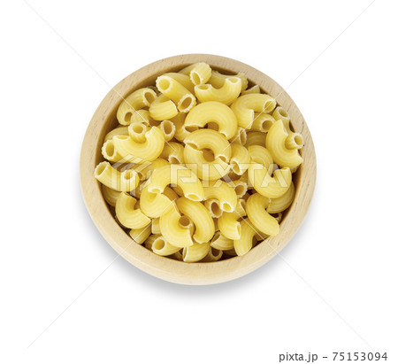 Spaghetti isolated on white background 75153094