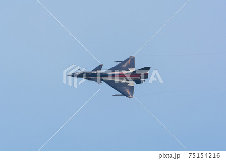 中国空軍J-10八一飛行表演隊急旋回 75154216
