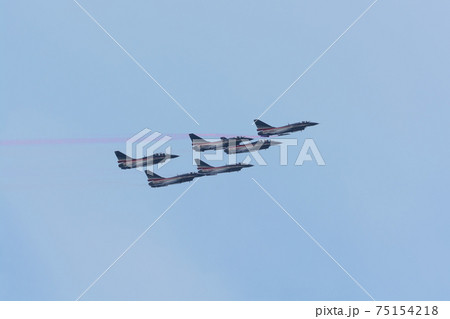 中国空軍J-10八一飛行表演隊デルタ隊形 75154218