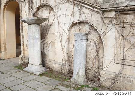 ancient greek building with antique columns and arched windows 75155044