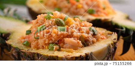 チャーハン ご飯炒め 焼き飯 75155266